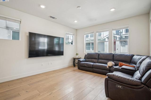 Image 10 of 60 For 37450 Watersail Way