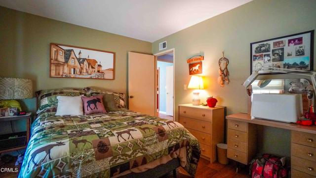 1542 Uppingham Drive, Thousand Oaks CA: https://media.crmls.org/mediaz/511ba55e-bdd0-4778-859f-6856d0a4fec5.jpg
