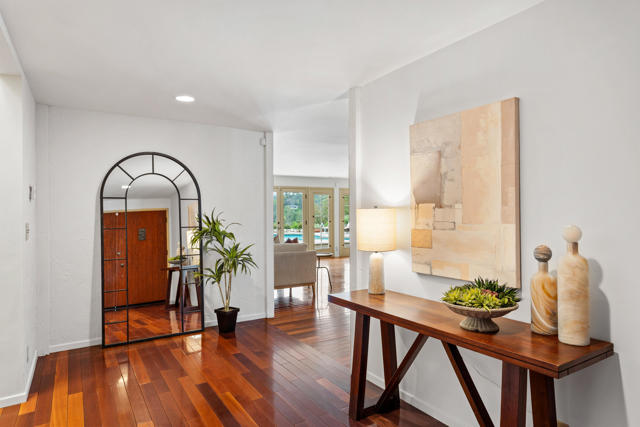 5324 Felice Place, Woodland Hills CA: https://media.crmls.org/mediaz/511bcbdf-491e-41c0-b2f3-da300151b551.jpg