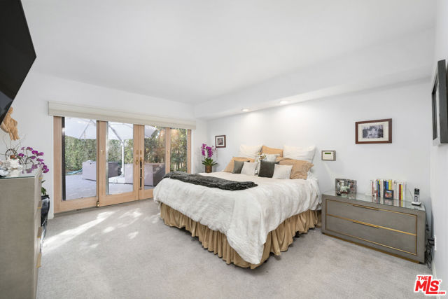 1708 Clear View Drive, Beverly Hills CA: https://media.crmls.org/mediaz/511c602a-b9cb-4339-82eb-9e1c42c78f09.jpg