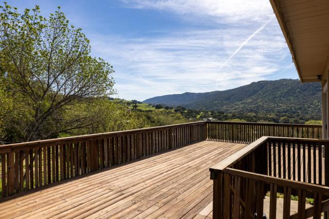233 Vista Verde, Carmel Valley CA: https://media.crmls.org/mediaz/511cfa7d-0e7b-47bb-9796-8649e66b790b.jpg