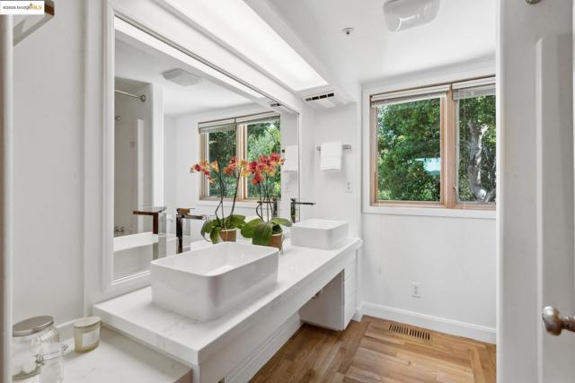12688 Brookpark Road, Oakland CA: https://media.crmls.org/mediaz/511d11be-a9ac-4ba8-a5f3-2f069e934d5a.jpg