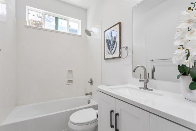 825 S 22nd Street, San Jose CA: https://media.crmls.org/mediaz/511d2047-02ac-42e4-9221-e0c3d342bde3.jpg