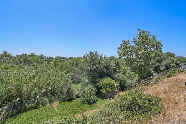 9633 Pebble Beach Dr, Santee CA: https://media.crmls.org/mediaz/511d5c88-88a1-44ed-9408-c6f2d5910364.jpg