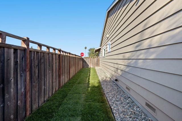 626 Harvester Drive, Foster City CA: https://media.crmls.org/mediaz/511d65c9-fe5e-4c9d-81f7-6cb40921db2c.jpg