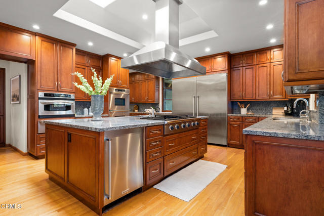 Detail Gallery Image 12 of 19 For 921 Chapea Rd, Pasadena,  CA 91107 - 5 Beds | 6/1 Baths