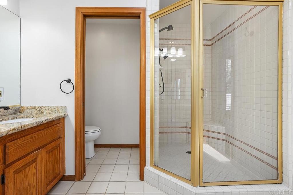 https://media.crmls.org/mediaz/511db36d-e464-4cce-b954-8f3eb2d59d98.jpg?preset=X-Large