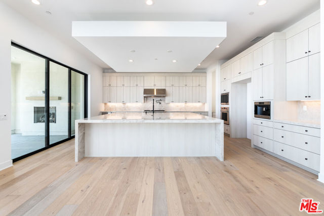 11770 N Hillsborough Lane, Porter Ranch CA: https://media.crmls.org/mediaz/511dc2eb-9b0f-407b-9083-b3ae7a5b46d8.jpg