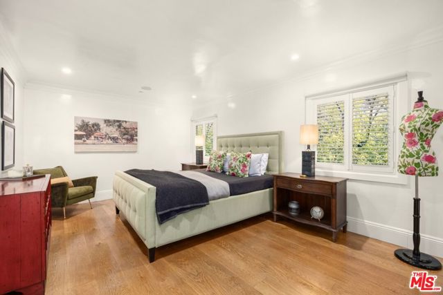 1640 N Kings Road, Los Angeles CA: https://media.crmls.org/mediaz/511e0846-2ef9-4f1e-a416-e1b3d9c7cc0b.jpg