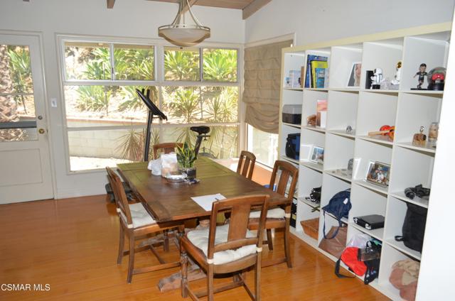 550 Arch Place, Glendale CA: https://media.crmls.org/mediaz/511e0ef6-547d-4a1e-b45e-f27b210a07ef.jpg