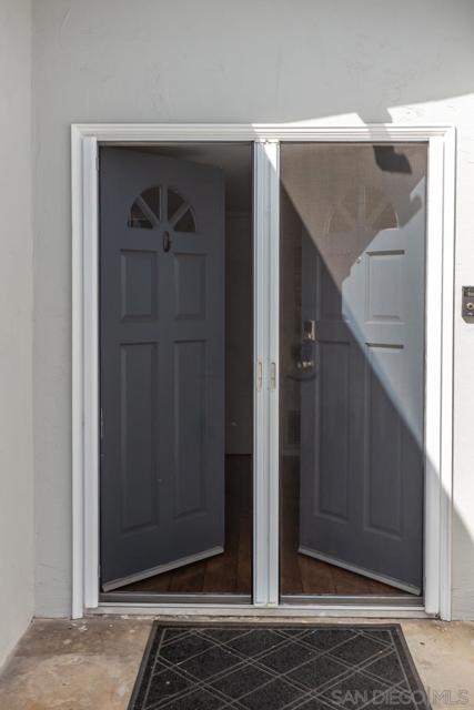 4612 Revillo Way, San Diego CA: https://media.crmls.org/mediaz/511e126e-568d-4d60-9583-881141d6f574.jpg