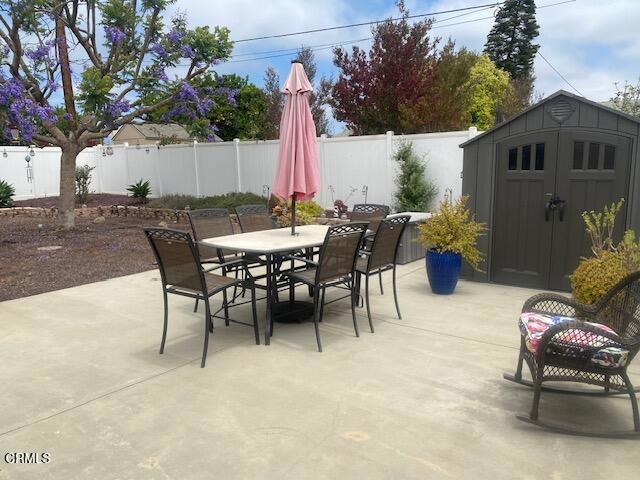 2204 Antelope Avenue, Ventura CA: https://media.crmls.org/mediaz/511e3212-31da-4a64-8af2-106468a3a144.jpg