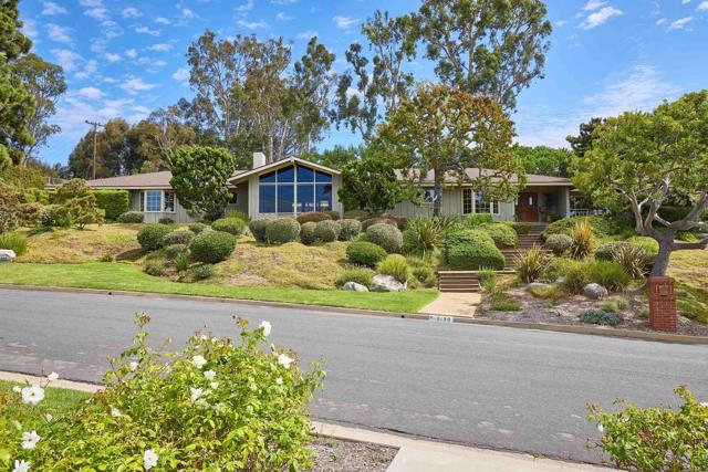 3190 Falcon Drive, Carlsbad CA: https://media.crmls.org/mediaz/511f094c-ddfb-43f5-a9ee-86bd8029b278.jpg