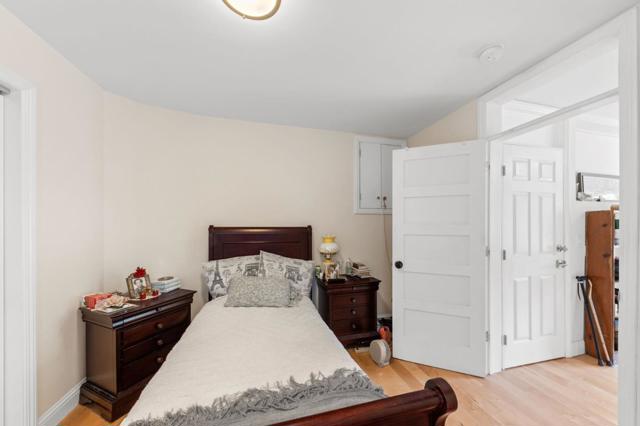 440442 29th Street, San Francisco CA: https://media.crmls.org/mediaz/511f8c1d-720a-41b6-8769-f9992572590f.jpg