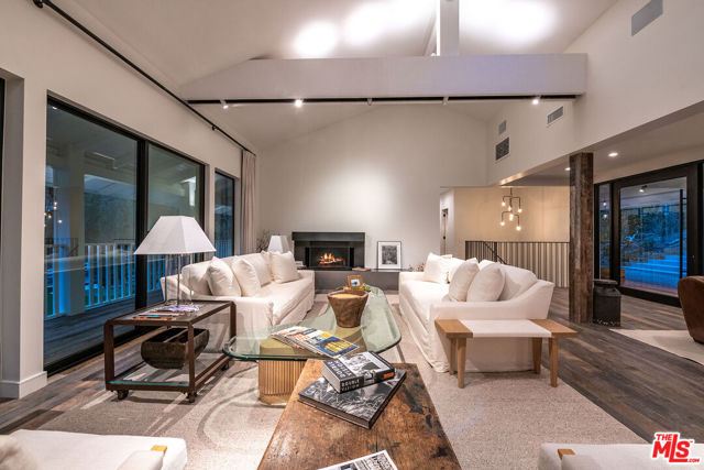 25010 Jim Bridger Road, Hidden Hills CA: https://media.crmls.org/mediaz/511f955e-53df-4f21-a44d-7788593bb4f8.jpg