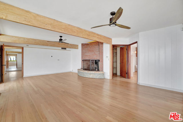 26636 Latigo Shore Drive, Malibu CA: https://media.crmls.org/mediaz/511fe88d-3ecc-4c1f-afcf-461688f3313d.jpg