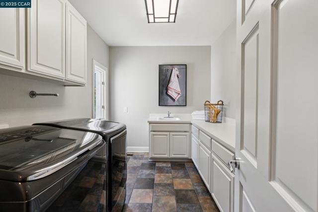 3238 Greenhills Drive, Lafayette CA: https://media.crmls.org/mediaz/511ff30f-131a-4fa4-85d8-f8d8063fda83.jpg