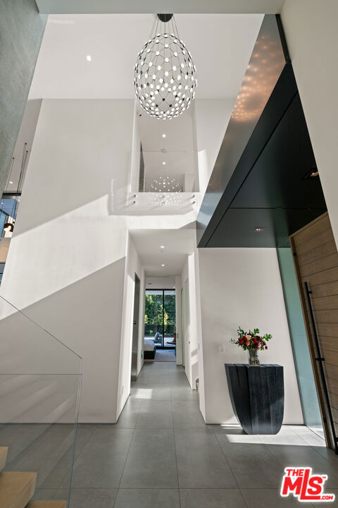1140 Summit Drive, Beverly Hills CA: https://media.crmls.org/mediaz/5120786d-6349-4068-af37-84dd15245ace.jpg