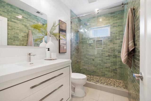 2238 Lincoln Street, East Palo Alto CA: https://media.crmls.org/mediaz/5120925d-2fe1-4fda-b2d5-1bf2e38dc01b.jpg