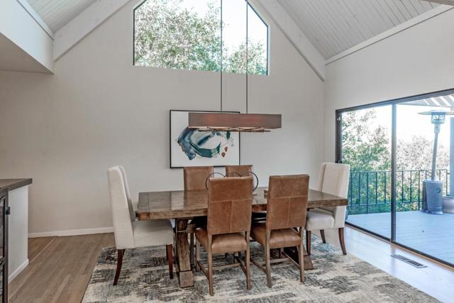 5 Sandstone Street, Portola Valley CA: https://media.crmls.org/mediaz/5121384e-f91a-44ff-aff8-d9f3f9194f31.jpg