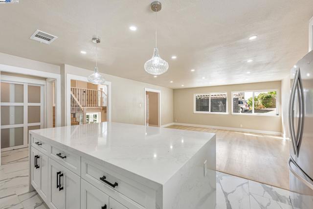 10745 Ridgeview Way, San Jose CA: https://media.crmls.org/mediaz/51215c9b-3766-412b-bdcc-5373cb0c43e3.jpg