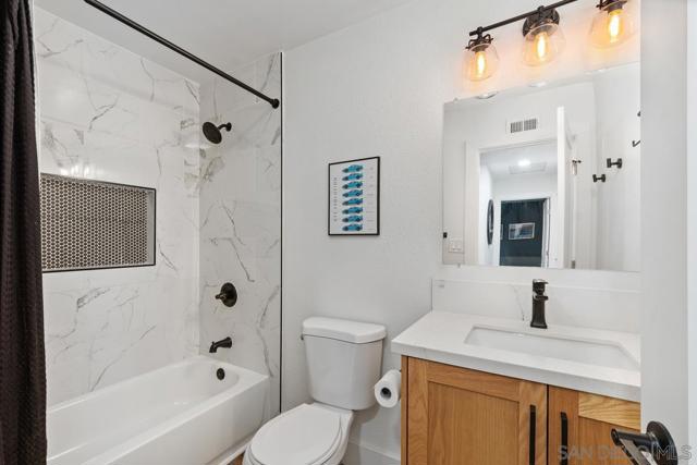 4328 Huggins St, San Diego CA: https://media.crmls.org/mediaz/5121afa3-9a03-4523-bfef-7617bc021b5c.jpg