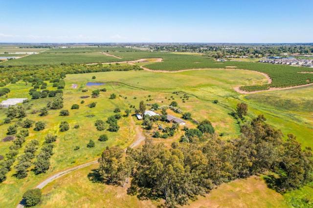 27643 County Road 88, Winters CA: https://media.crmls.org/mediaz/5121f29b-a796-4235-b642-8b68431b75ef.jpg