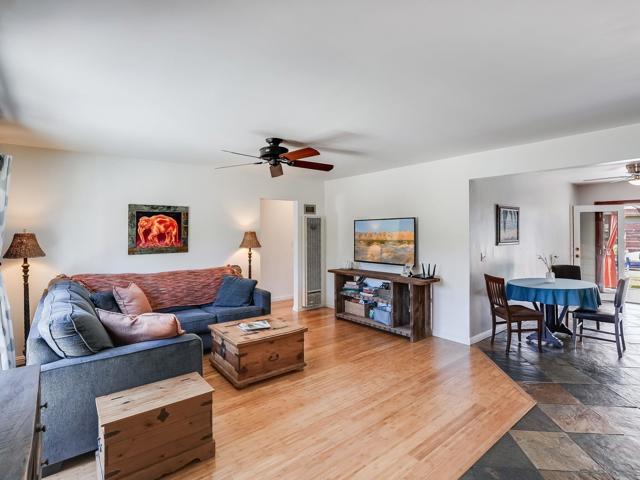 1080 Aloha Dr, Encinitas CA: https://media.crmls.org/mediaz/512264d3-2109-4b42-8a1d-4040f0a98dc7.jpg