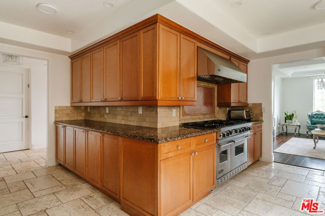 1835 Pandora Avenue, Los Angeles CA: https://media.crmls.org/mediaz/5122ccb9-c32e-4f62-a8df-82b55c723a02.jpg