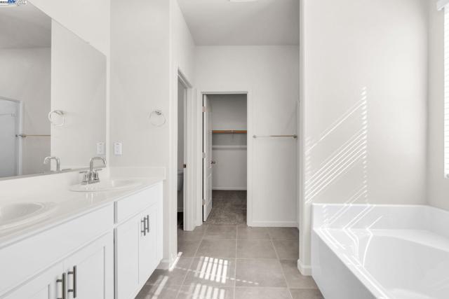 4171 Markovich Ct, Richmond CA: https://media.crmls.org/mediaz/5122ebcc-9a8d-4c6a-93ce-bcbcf6b49402.jpg