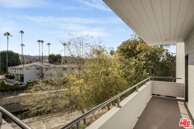 13331 Moorpark Street, Sherman Oaks CA: https://media.crmls.org/mediaz/5122f5d3-ba4e-4cfa-911c-7fd4578092e5.jpg