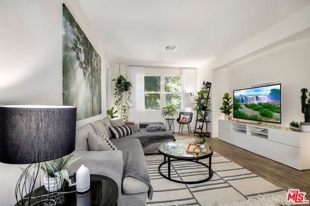 7100 Playa Vista Drive, Playa Vista CA: https://media.crmls.org/mediaz/51235381-cf35-4bf6-b620-6bbe90ad860f.jpg