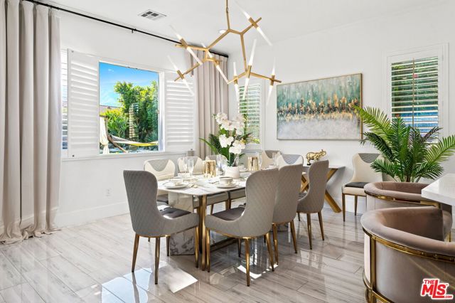 1083 E Circulo San Sorrento Road, Palm Springs CA: https://media.crmls.org/mediaz/51239967-ed8d-482c-87fb-7668da1a6f91.jpg