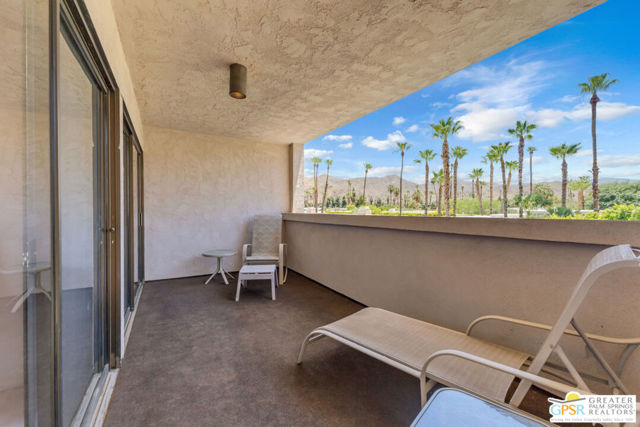 2696 S Sierra Madre, Palm Springs CA: https://media.crmls.org/mediaz/5123bb12-7ced-471d-a0ca-dba3595e6e2c.jpg