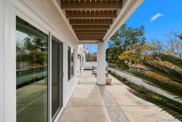 4979 Poseidon Way, Oceanside CA: https://media.crmls.org/mediaz/5123c360-b9ae-4daf-9781-81d1448d50e7.jpg