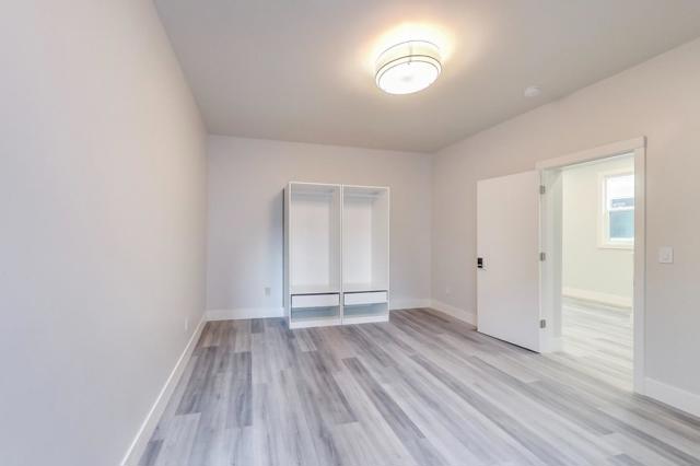 811 Oak Street, San Francisco CA: https://media.crmls.org/mediaz/512403af-3391-4a3c-91ef-66f61520cd15.jpg