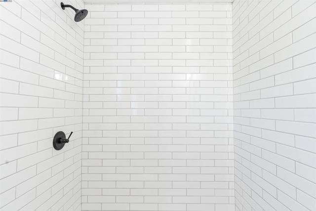 102 W 15Th St, Antioch CA: https://media.crmls.org/mediaz/512436e5-e6a7-4eff-8424-5a5cf5821536.jpg