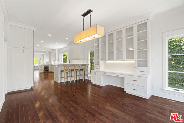 2347 Parnell Avenue, Los Angeles CA: https://media.crmls.org/mediaz/51245156-a665-4961-8e7f-3c5cf3cb3263.jpg