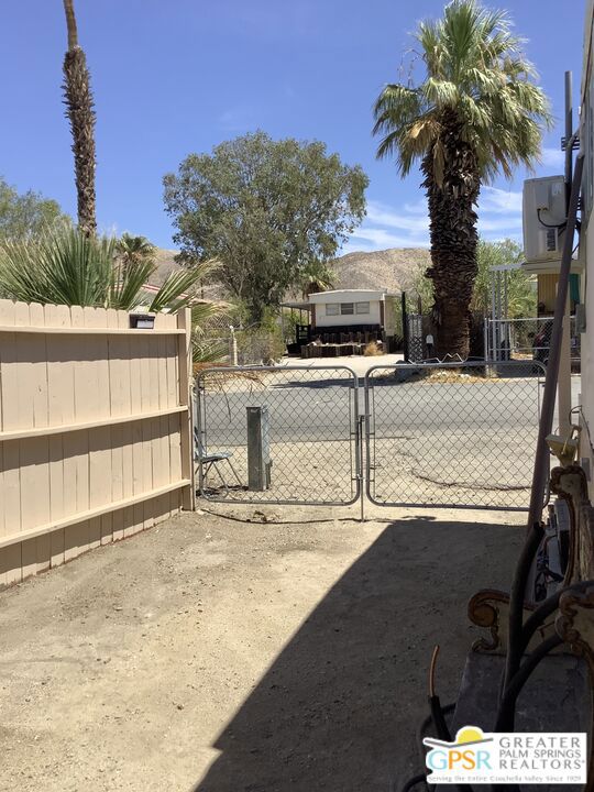 70875 Dillon Road, Desert Hot Springs CA: https://media.crmls.org/mediaz/51246785-3c7c-4d4a-8e35-46dd97cb0ef3.jpg