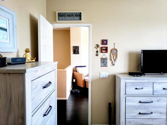 24350 Lorenzo Ln,  CA: https://media.crmls.org/mediaz/51253a02-7775-4788-bf33-e61005374fba.jpg