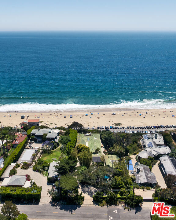 7221 Birdview Avenue, Malibu CA: https://media.crmls.org/mediaz/51256d6f-7f06-4720-aff3-1d153c9a0e18.jpg