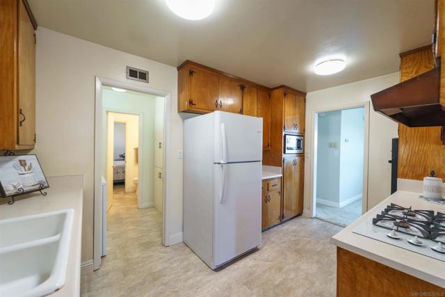 7434 Salerno Street, San Diego CA: https://media.crmls.org/mediaz/5125c02d-ba35-4267-81ab-f4771b20fd36.jpg