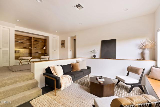 1256 Club House Drive, Pasadena CA: https://media.crmls.org/mediaz/5125d8ae-c8e4-4353-b40e-f697bb39618a.jpg
