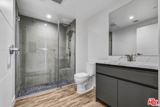 1537 S Wilton Place, Los Angeles CA: https://media.crmls.org/mediaz/5125da18-ef19-4380-9ff7-22563bd863ee.jpg