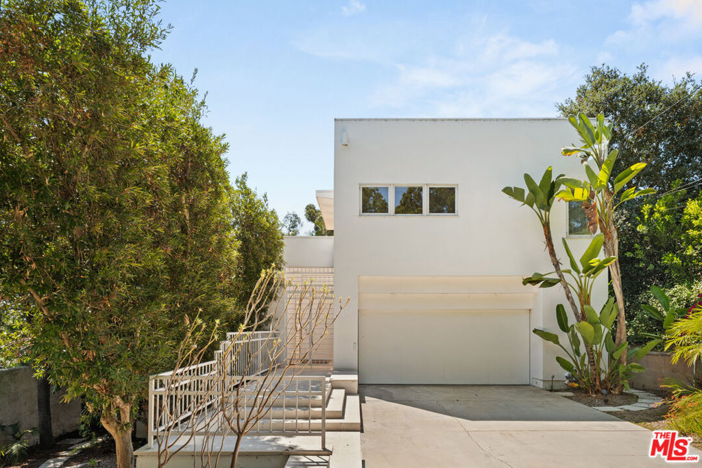 7582 Mulholland Drive