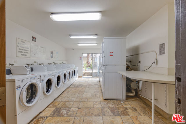 525 S Ardmore Avenue, Los Angeles CA: https://media.crmls.org/mediaz/51263dc3-034c-45d4-8d9b-e82e6dff9635.jpg