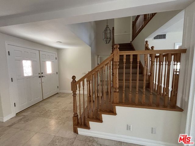 19021 Kilfinan Street, Porter Ranch CA: https://media.crmls.org/mediaz/5126be31-7015-4f21-a1e7-c2bb4255660e.jpg