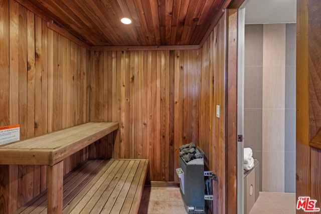 4733 Bonvue Avenue, Los Angeles CA: https://media.crmls.org/mediaz/51288092-e7f8-4dbb-99ee-6f71df8cd2ee.jpg