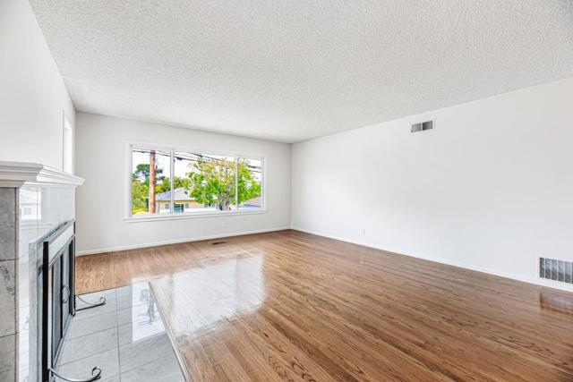 417 36th Avenue, San Mateo CA: https://media.crmls.org/mediaz/5128b879-5457-4636-b393-ec7603040d82.jpg
