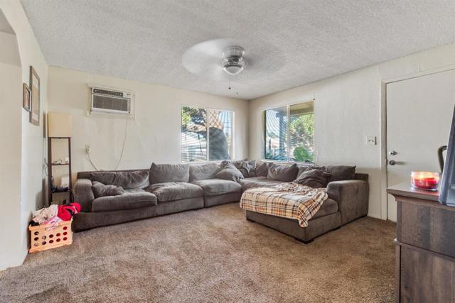916 Middlecoff Avenue, Modesto CA: https://media.crmls.org/mediaz/5128e154-4415-4cf7-9e0e-42de8ad1686d.jpg